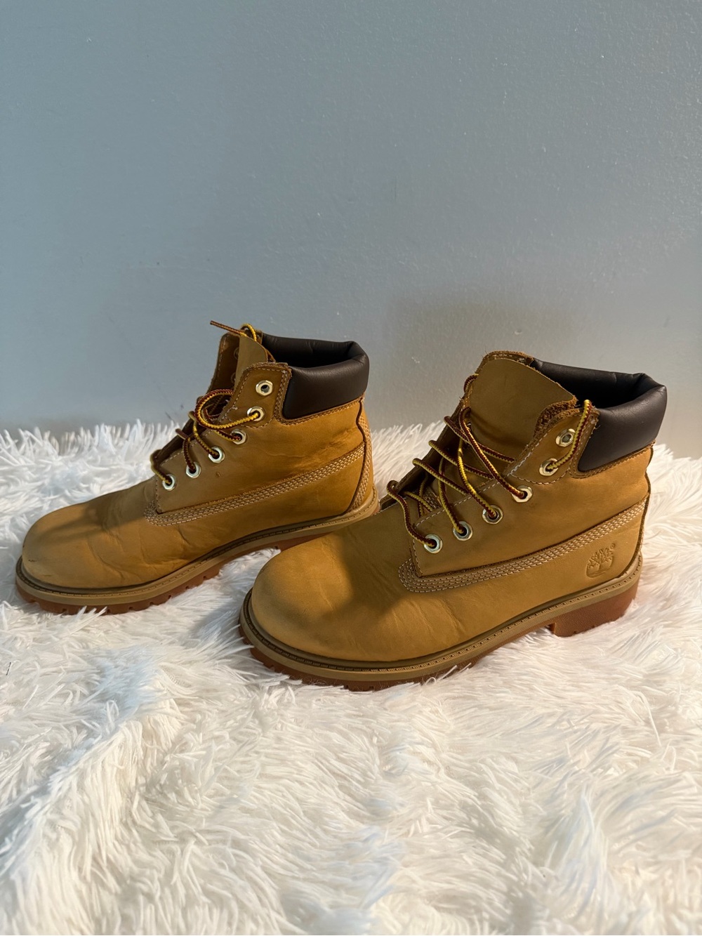 Timberland Classic Wheat Work Boots with Padded Collar size 3 Boys
